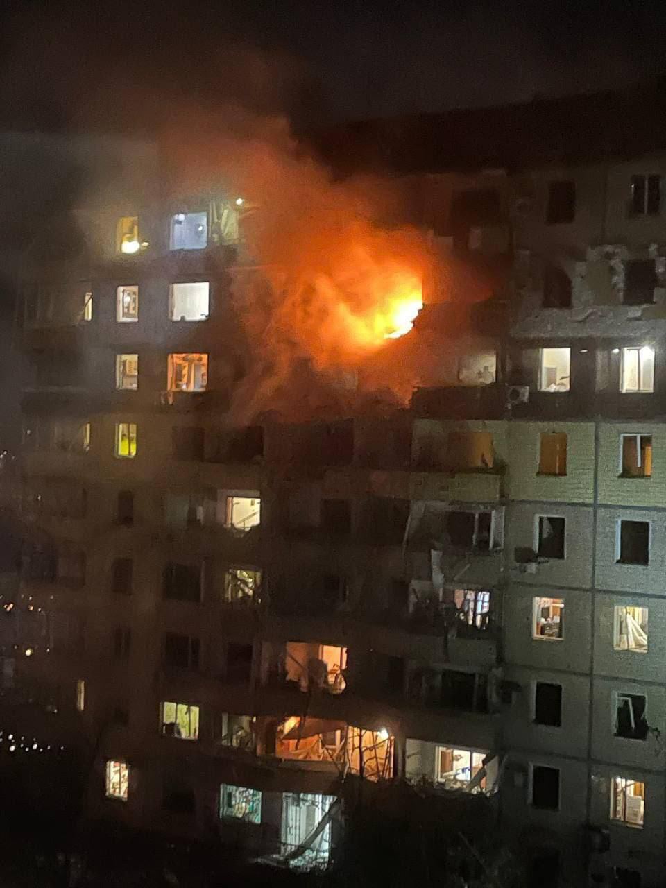 Россияне ударили ракетой по жилому дому в Кривом Роге: есть погибшие (фото, видео) — фото