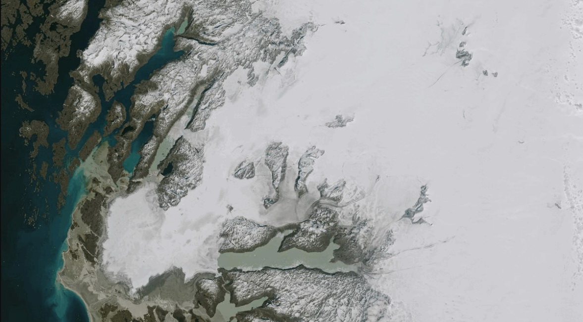 Ледяной покров Гренландии тает с рекордной скоростью: фото — фото