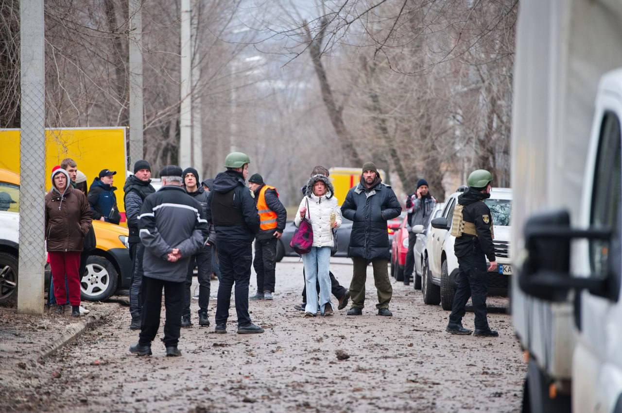 Появились кадры последствий ударов по Харькову: ранены 44 человека — фото 1