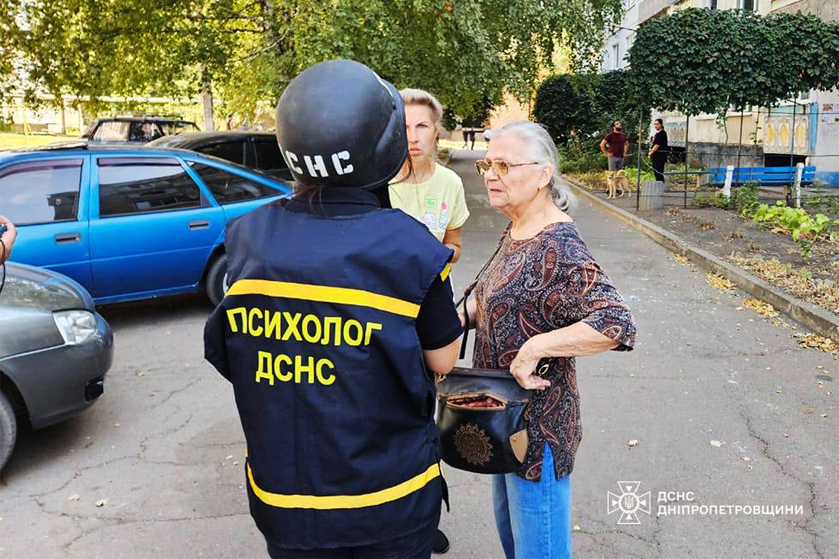 Спасатели показали последствия обстрела Павлограда: число раненых выросло до 40 — фото 8