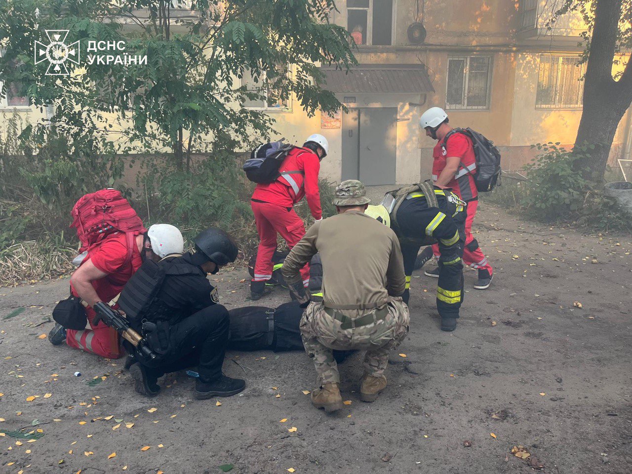 В Сумах завершены поисковые работы: в результате удара по больнице погибли 8 человек — фото 10