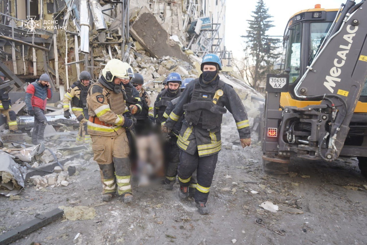 В Ізюмі госпіталізовано 24 особи, троє - у важкому стані — фото 8