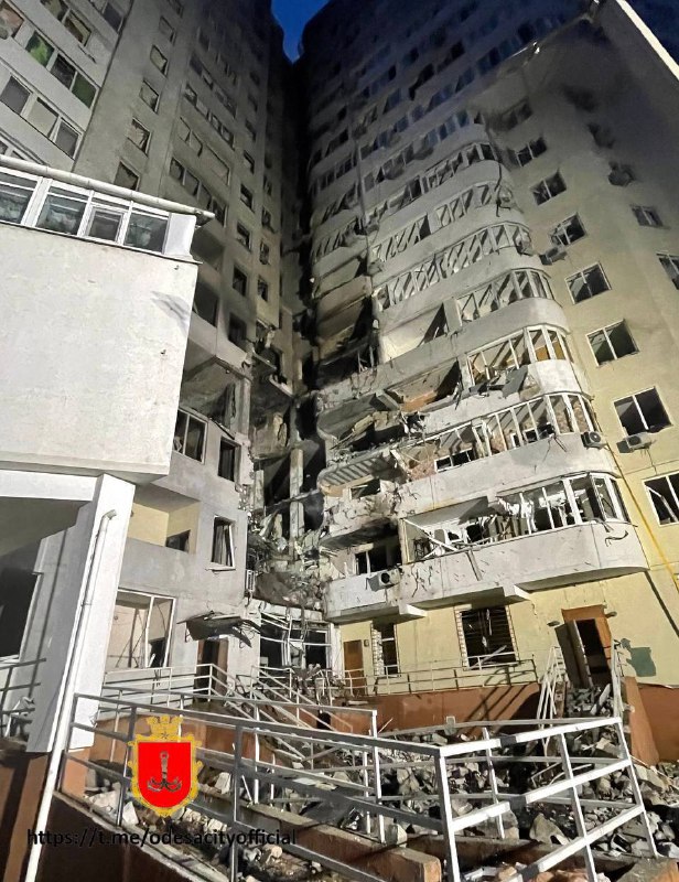 Ужасающие кадры: видео из одесской квартиры, в которую влетела российская ракета — фото