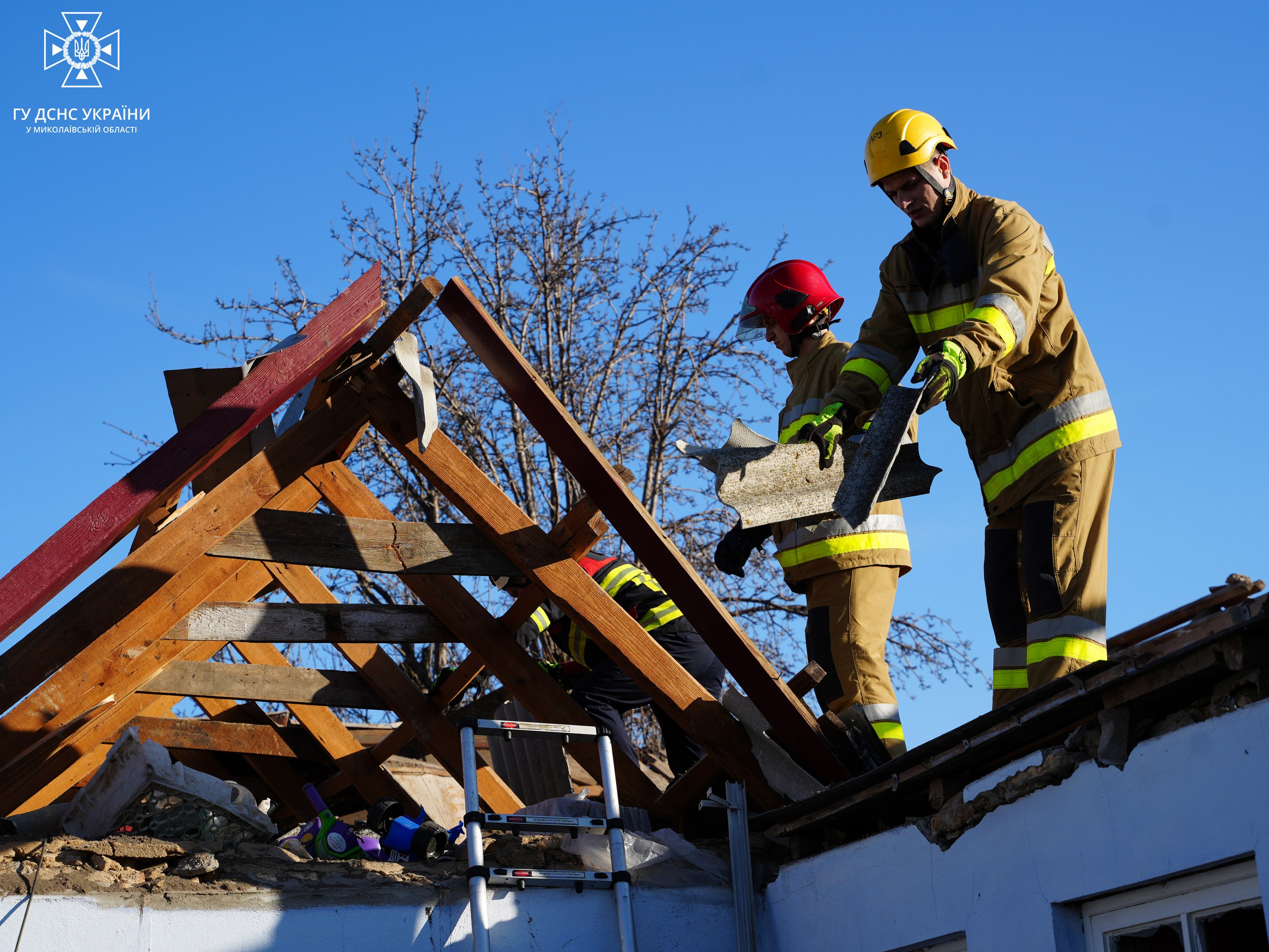 У Миколаєві внаслідок російського удару зруйновано 74 приватні будинки: фото — фото