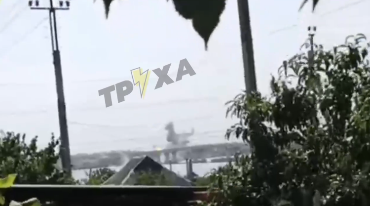 В Херсоне прогремели взрывы в районе Антоновского моста: фото и видео — фото 1