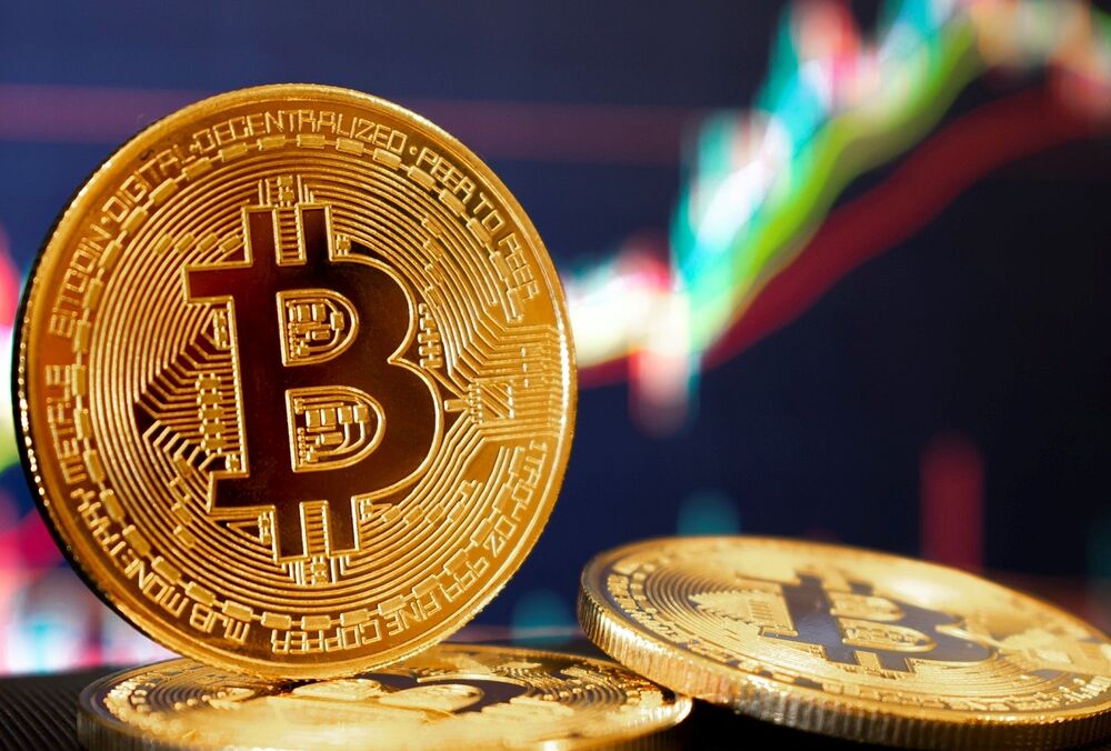 Биткоин обвалился до минимальной отметки за полгода 