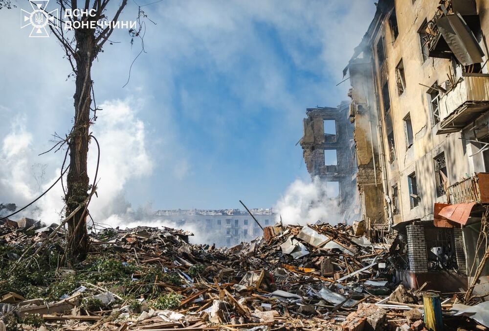 Возросло количество погибших из-за удара по центру Краматорска Возросло количество погибших из-за удара по центру Краматорска