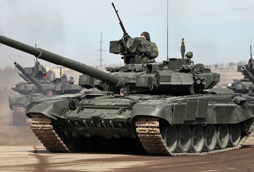 Росія перекидає до північних кордонів України ешелони з танками