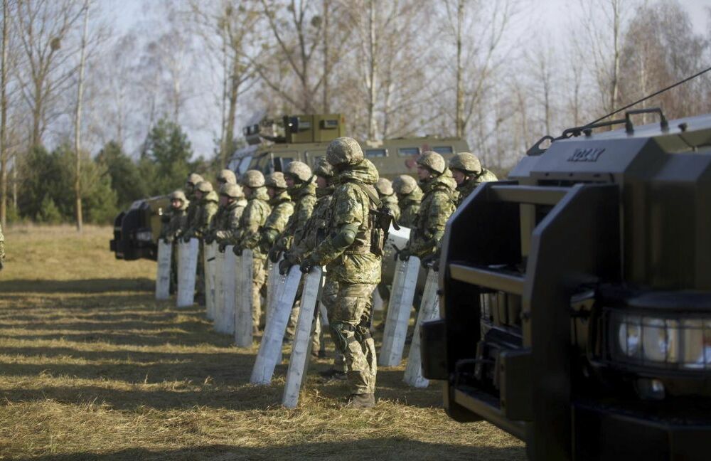 Резервистам Волыни готовятся вручить повестки из-за эскалации на границе с Беларусью Резервистам Волыни готовятся вручить повестки из-за эскалации на границе с Беларусью