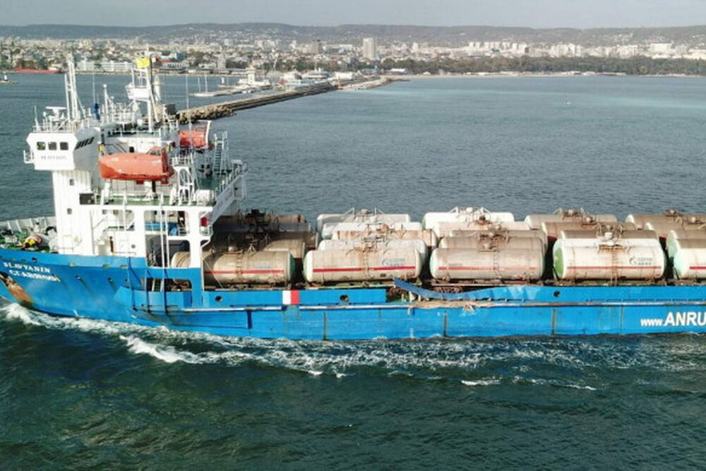 Російський пором зі скрапленим газом протаранили у Чорному морі: фото Російський пором зі скрапленим газом протаранили у Чорному морі: фото