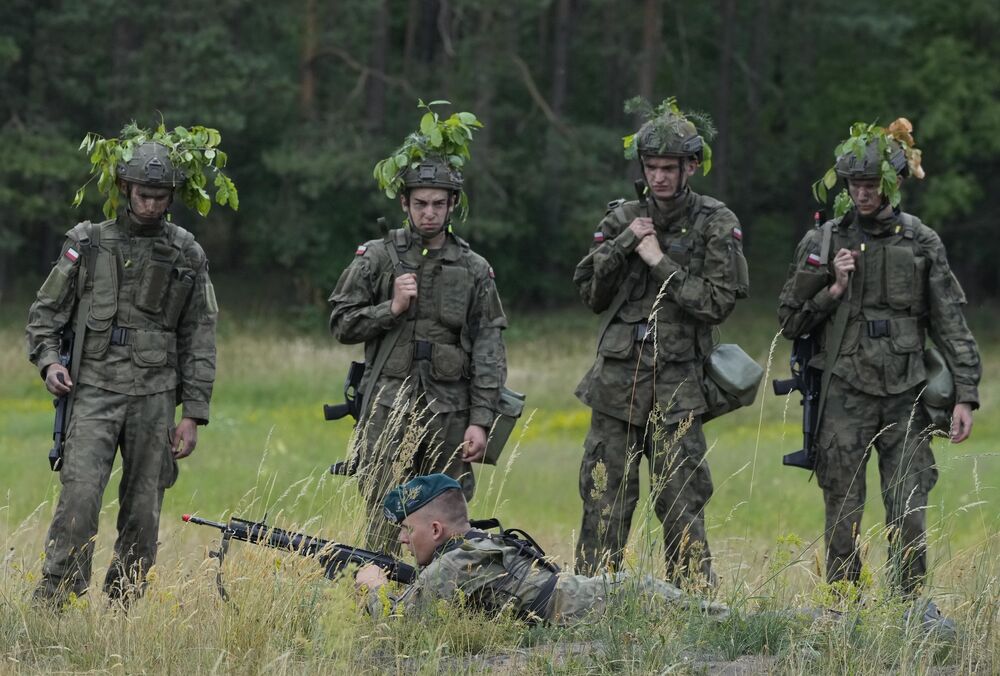 Польща розгорне 40 тисяч військових на кордонах з Білоруссю та Росією