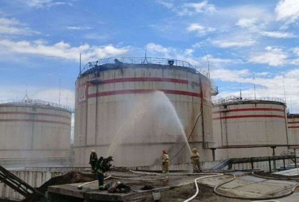 В российской Ухте загорелся НПЗ