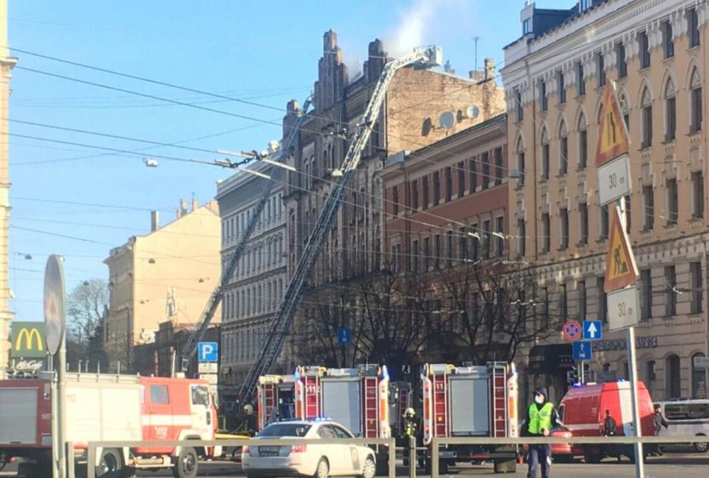 В Риге загорелся хостел: погибли постояльцы В Риге загорелся хостел: погибли постояльцы