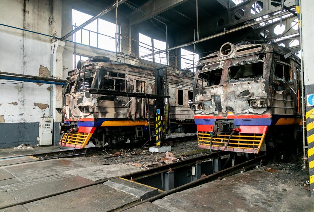 У Фастові російський удар знищив депо та 27 вагонів приміських поїздів: фото