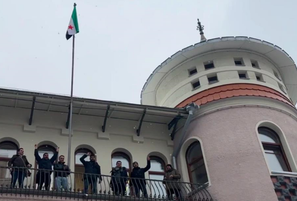 У Москві над посольством Сирії підняли прапор повстанців