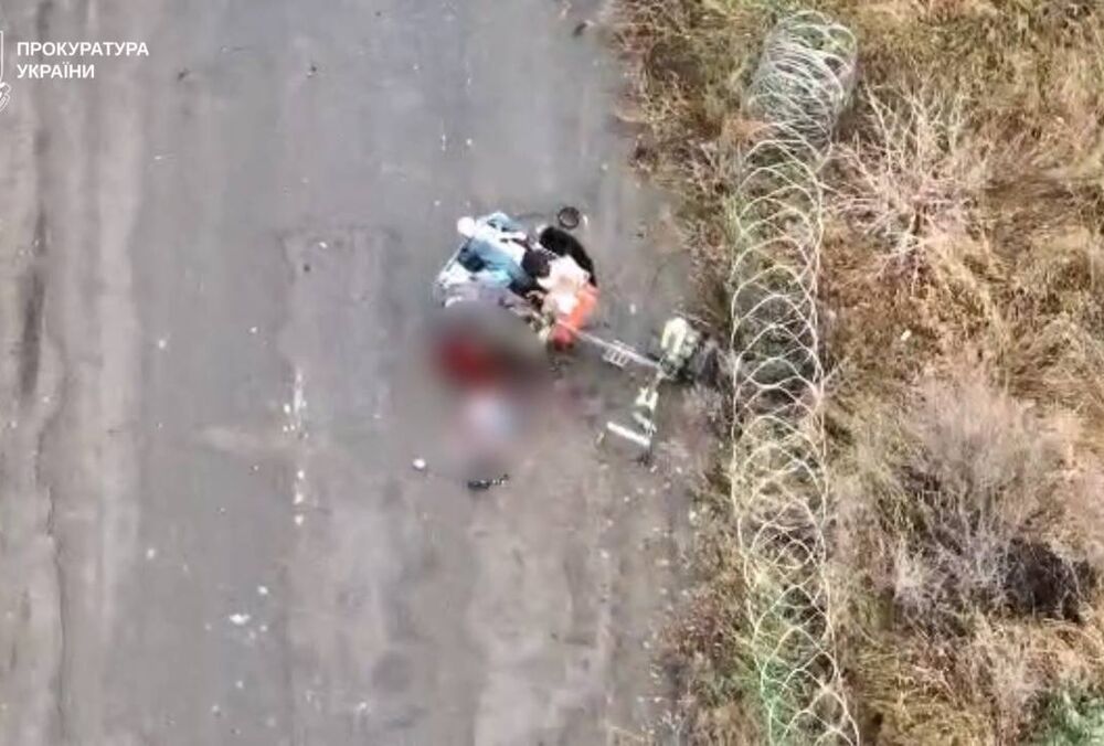 Росіяни FPV-дроном убили цивільних, які їхали за пенсією та продуктами у Харківській області