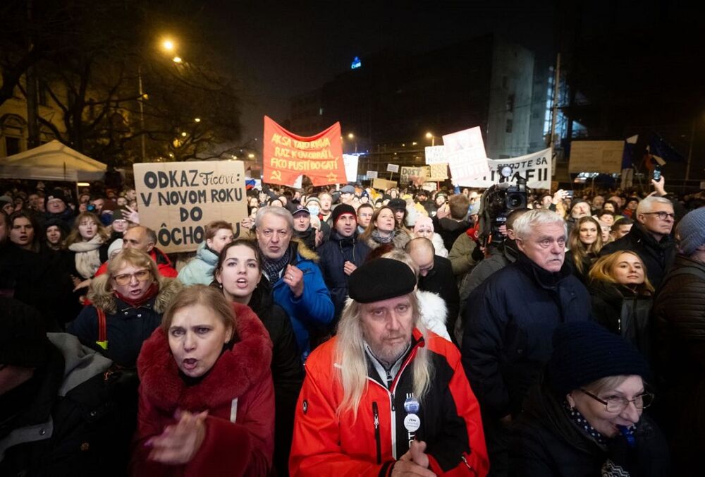 Жители Словакии вышли на большой митинг против политики правительства Фицо