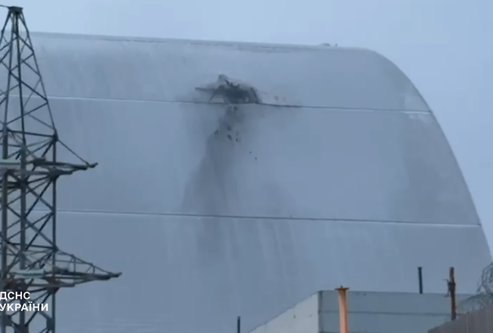 На ЧАЭС продолжается пожар после удара по укрытию