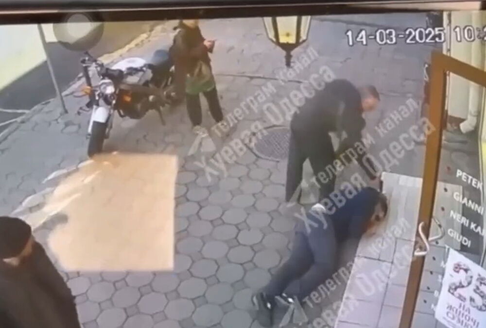 Момент убийства Демьяна Ганула попал на камеры Момент убийства Демьяна Ганула попал на камеры