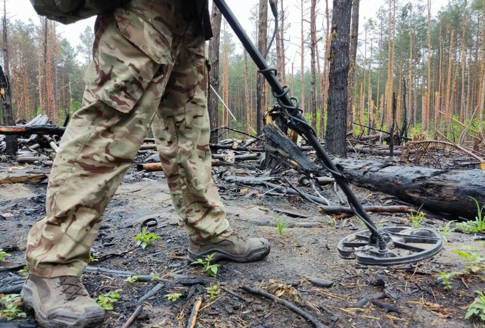 Канадские военные учат украинских саперов в Польше