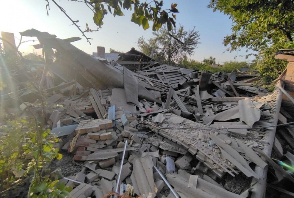 Оккупанты ракетами обстреляли Славянск, повредив жилые дома