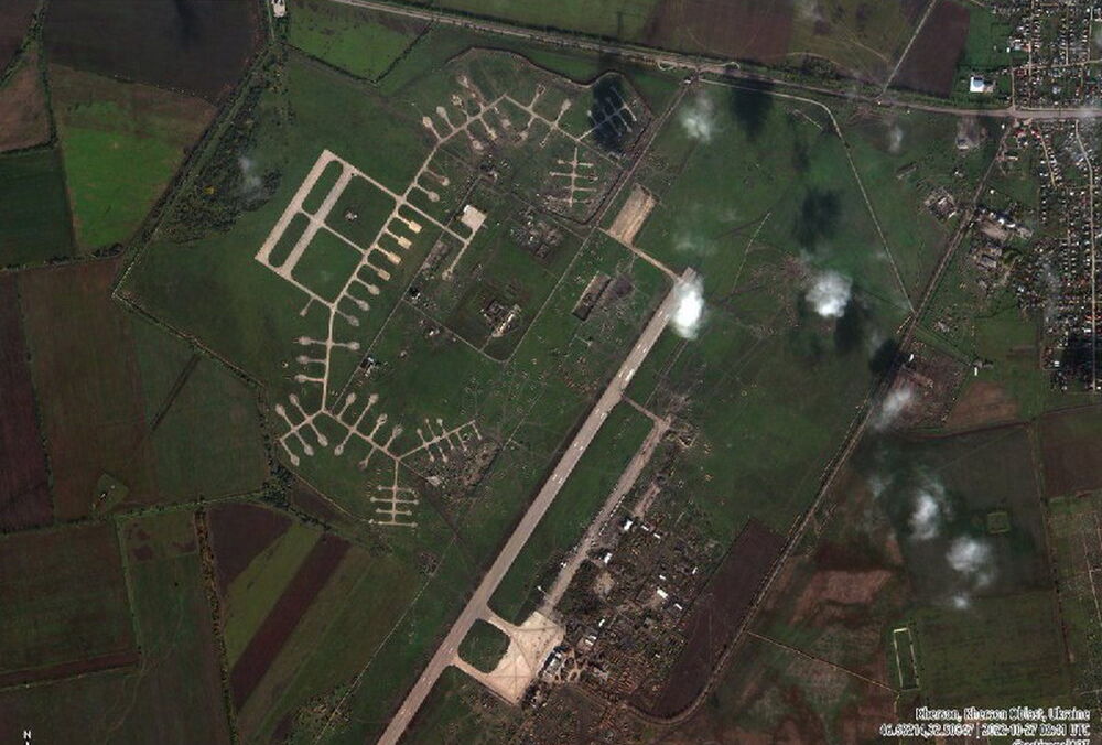 Россияне вывели всю технику с аэродрома в Чернобаевке: фото