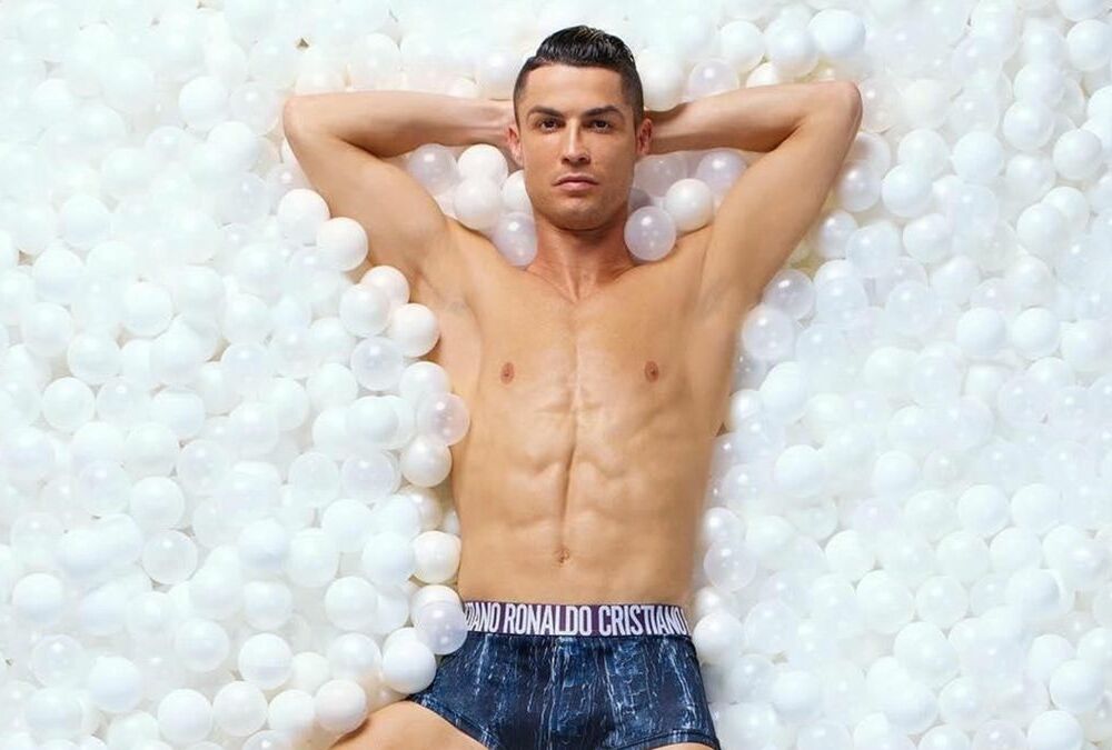 Інфографіка: які зірки продають свої пости в Instagram найдорожче