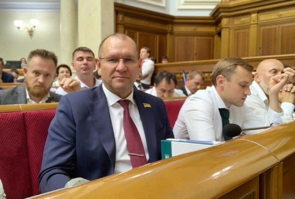 З фракції Слуга народу виключили ще одного нардепа