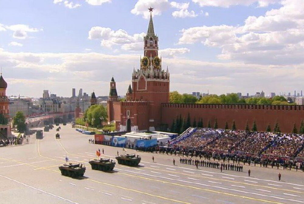 Один танк и без авиации: Россия провела самый короткий в своей истории парад на 9 мая