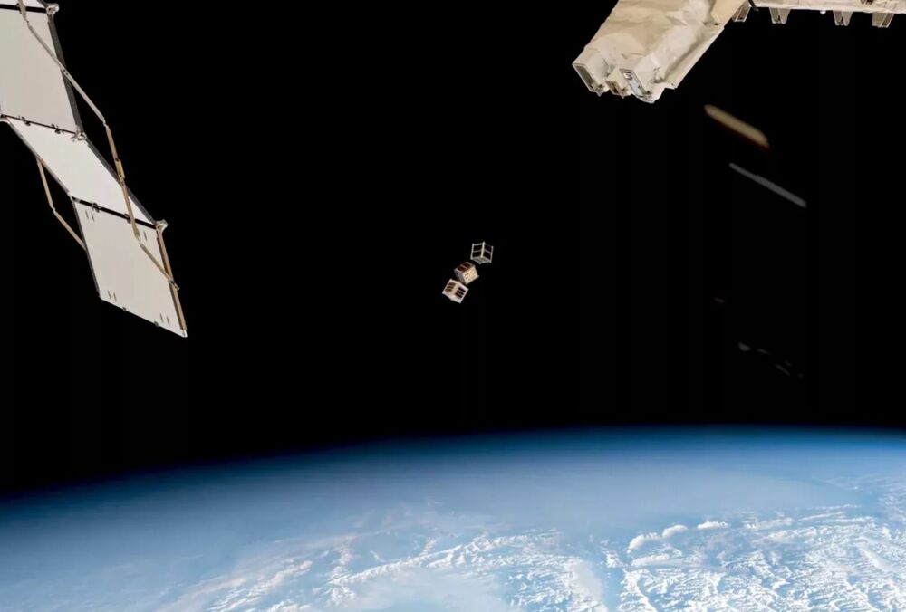 Перший у світі дерев'яний супутник розпочав свою місію у космосі