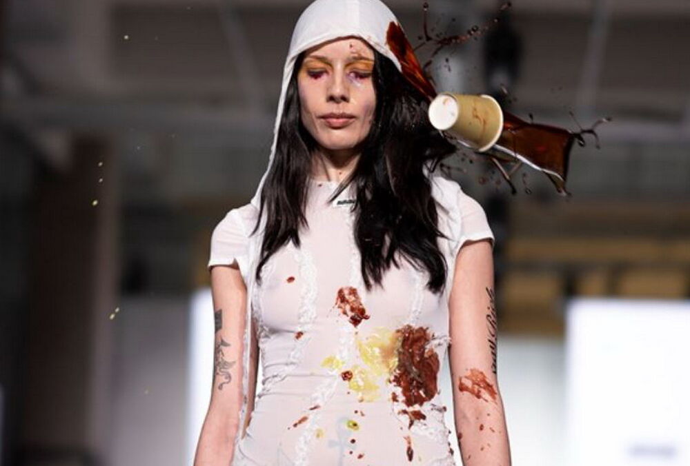 На Тижні моди в Мілані глядачі кидали сміття у моделей: фото, відео