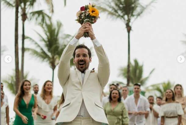 Банкет уже оплачен: в Бразилии мужчина сыграл свадьбу сам с собой после того, как его бросила невеста 