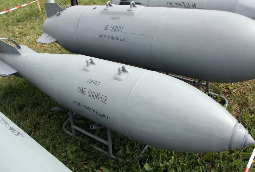 В разведке пояснили, из-за чего Россия роняет авиабомбы на собственные территории