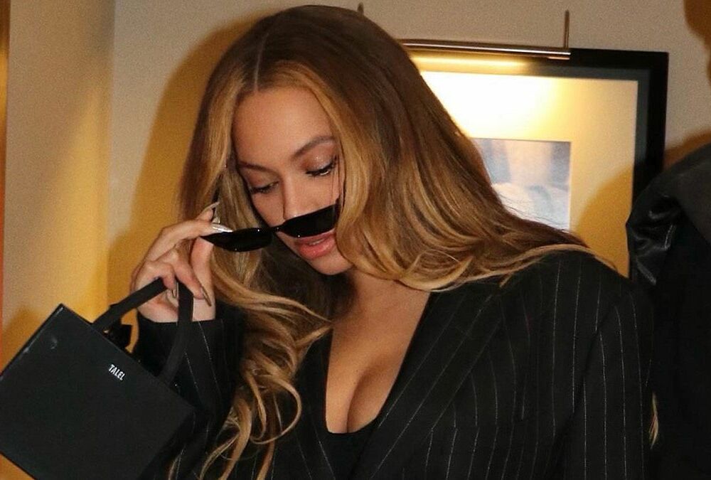 Бейонсе подарила поклоннику очки за 53 тысячи долларов