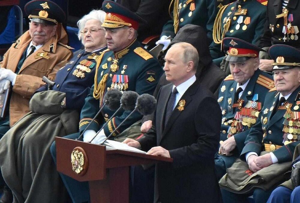 ”Парад убийц”: Подоляк разгромил сегодняшнее ”победобесие” в Москве после ракетной атаки по Украине  