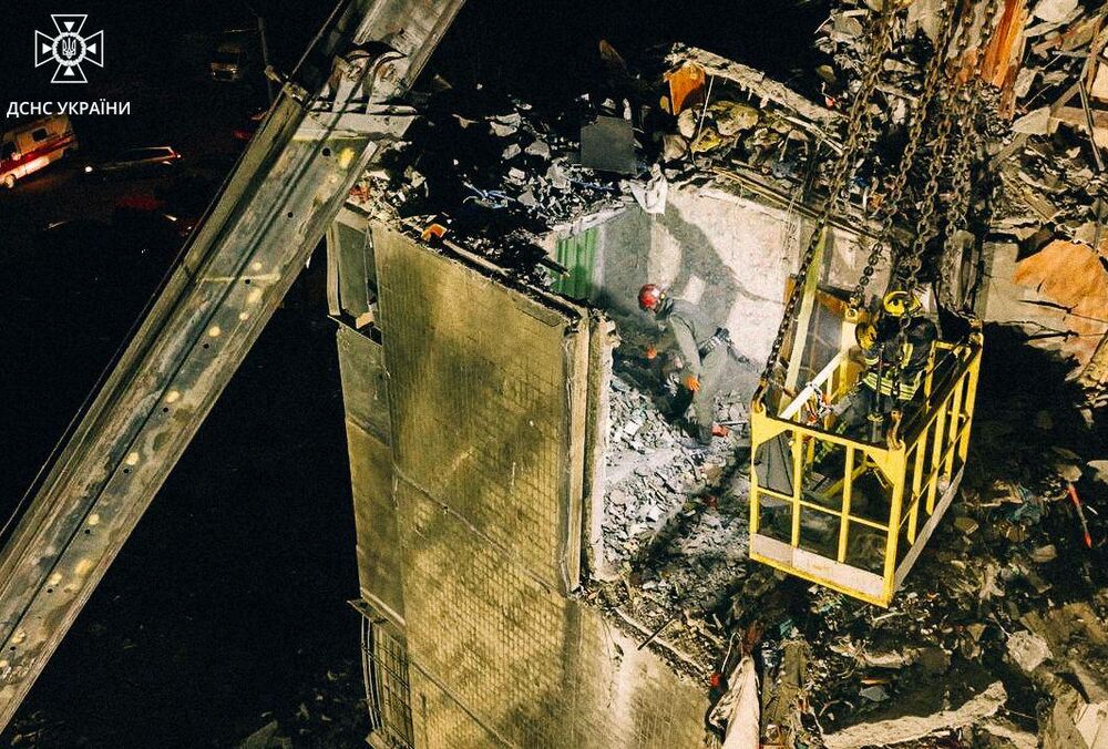 Удар по одесской многоэтажке: почти половина погибших - дети