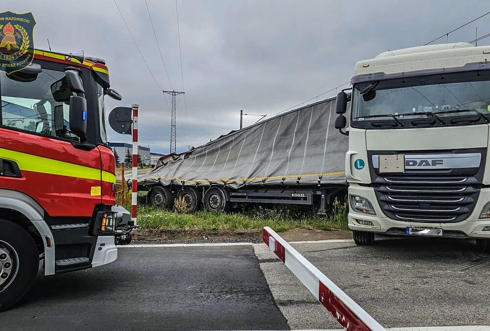 В Польше столкнулись электричка с грузовиком: есть погибшие