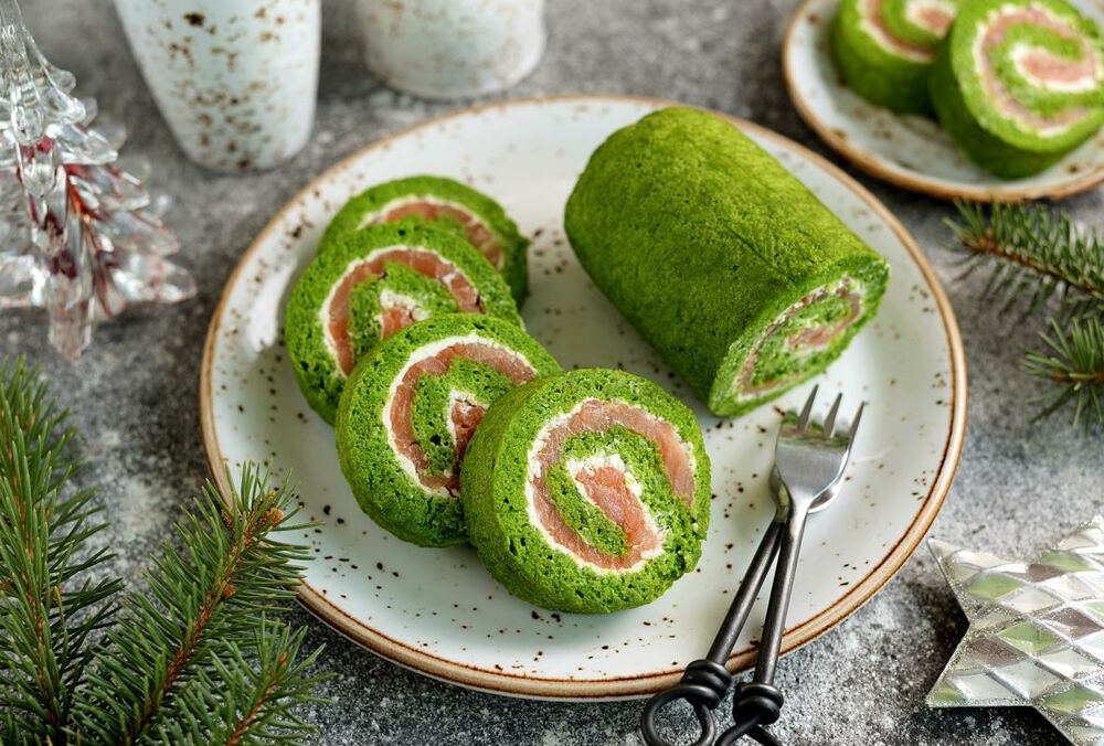 Готуємо ідеально смачний рулет зі шпинатом та червоною рибою: рецепт на Новий рік