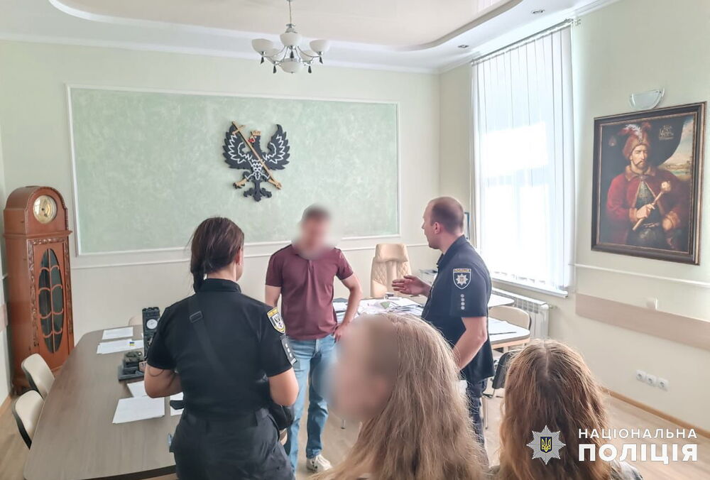 Обшуки у мерії Чернігова пов'язані з незаконним будівництвом АЗС