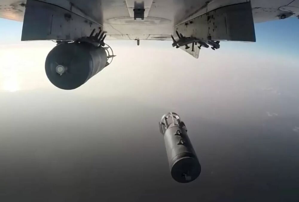 Россияне ударили КАБами по Харькову: уже трое раненых