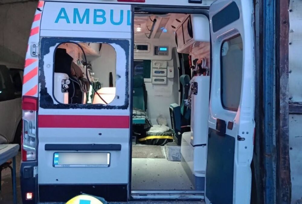 Под огнем окупантов на Херсонщине оказались медики и спасатели: есть раненые