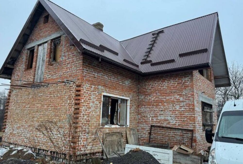 На Львівщині уламки збитого дрона впали на будинок