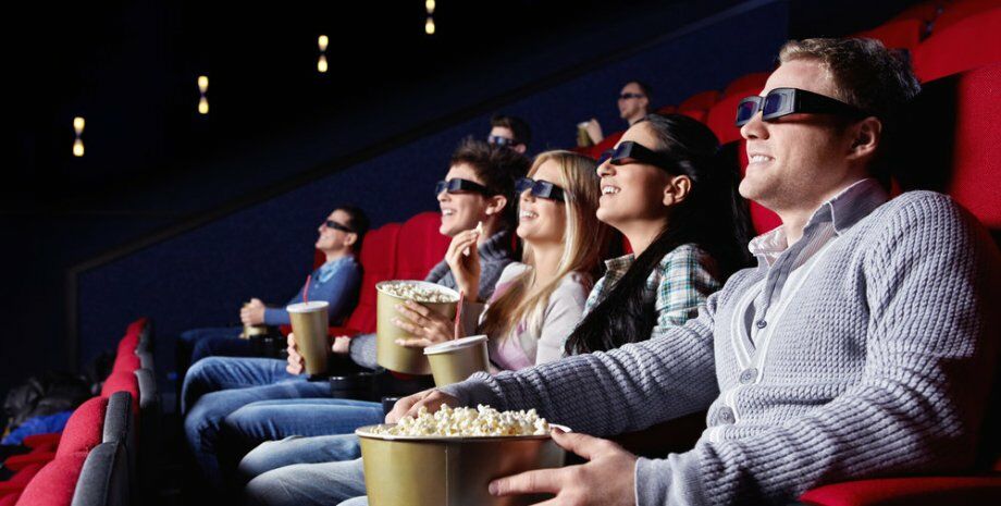 В Україні відновлюється робота кінотеатрів: працюватимуть із бомбосховищами В Україні відновлюється робота кінотеатрів: працюватимуть із бомбосховищами