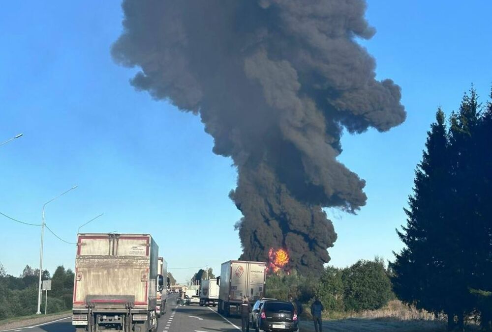 У Смоленській області РФ фура протаранила потяг: зійшли з рейок і спалахнули 18 вагонів з бензином