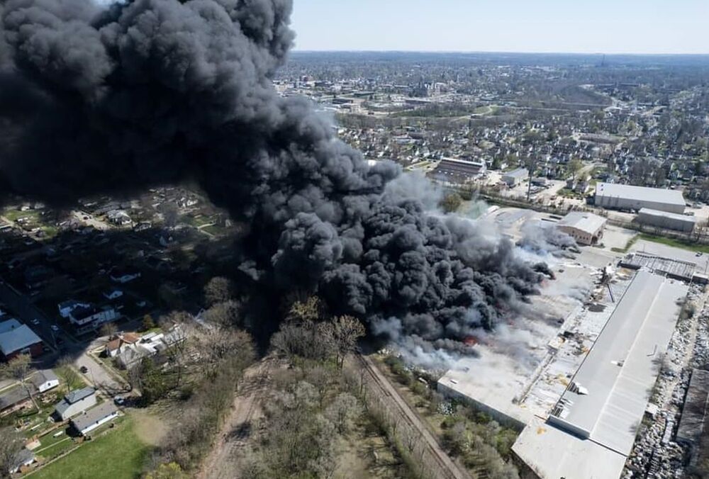 У США спалахнула велика пожежа на сміттєпереробному заводі