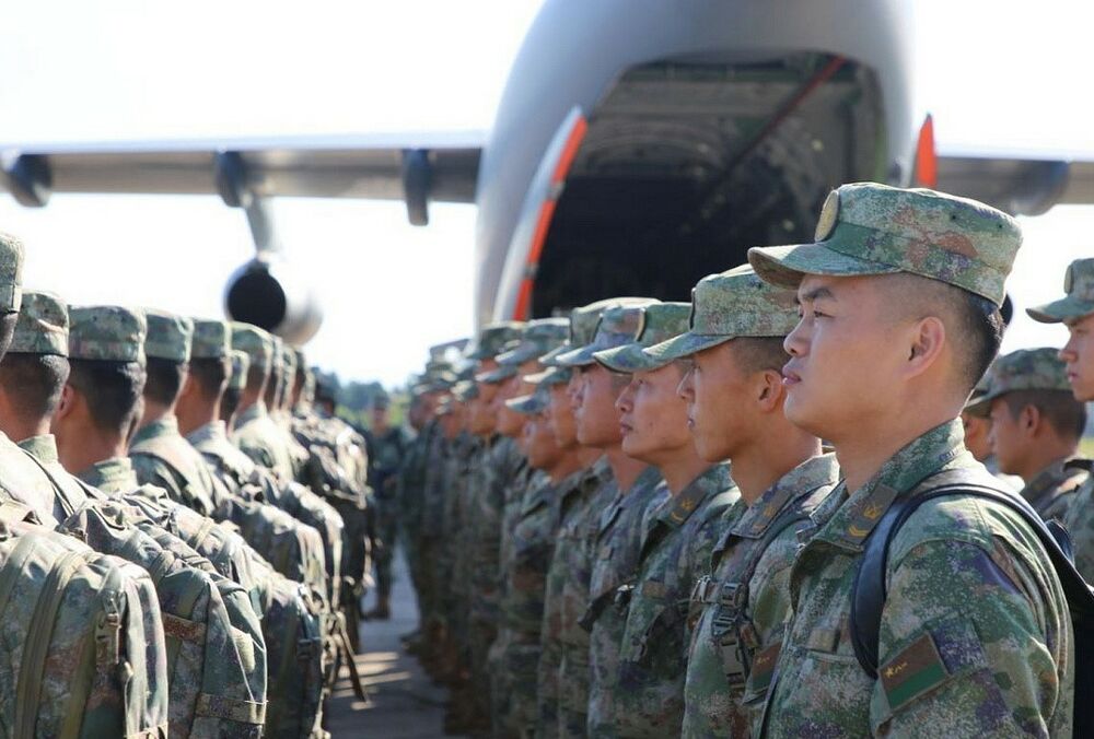 В Беларусь прилетели китайские военные
