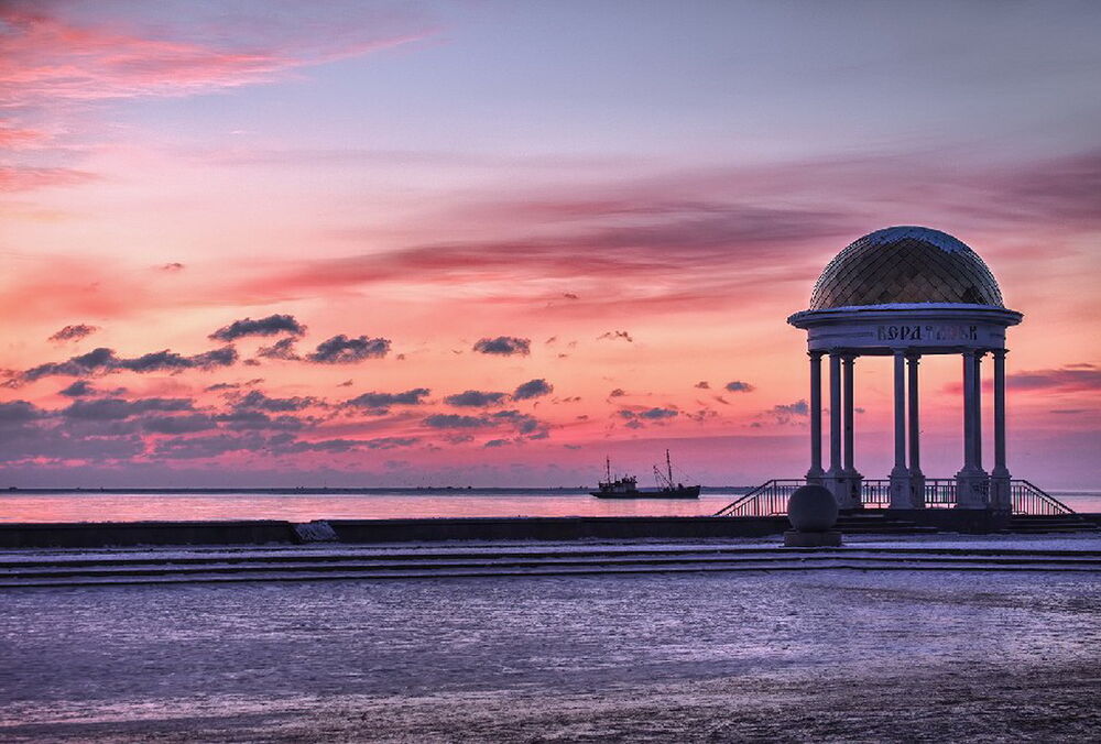 Порт Бердянська після потужного прильоту терміново залишають російські кораблі