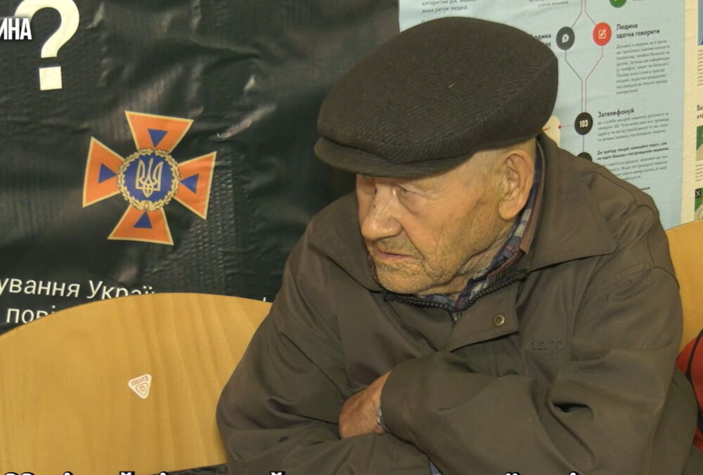 88-летний украинец пешком вышел из оккупированной части Очеретино, чтобы не получать российский паспорт
