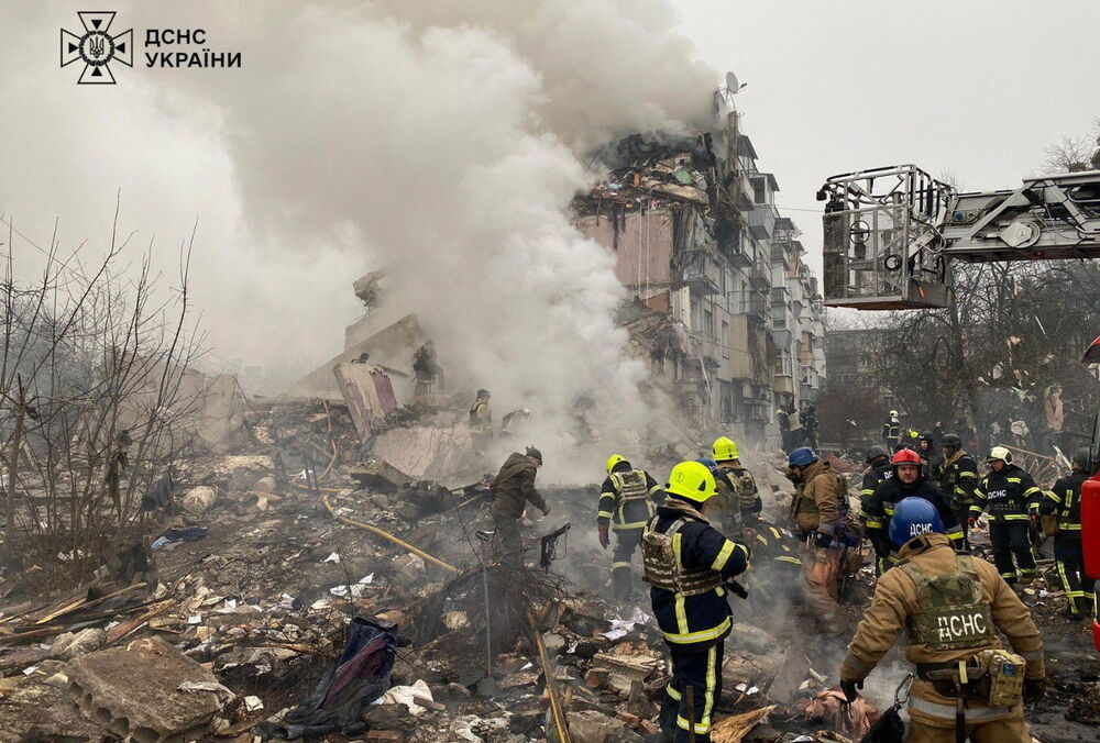 До 3 людей зросла кількість загиблих внаслідок ракетного удару по житловому будинку у Полтаві: фото