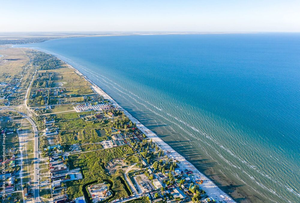 Российские оккупанты закрывают для гражданских Арабатскую стрелку